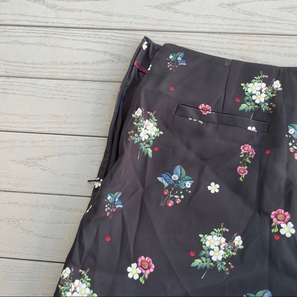 Ted Baker Black Floral Naomii Oracle High Waist Shorts 6 - Picture 9 of 10